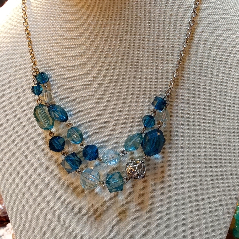 Napier necklace 18 in. Teal beads